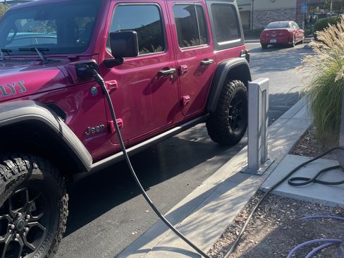 Used 2024 Jeep Wrangler Unlimited image 8