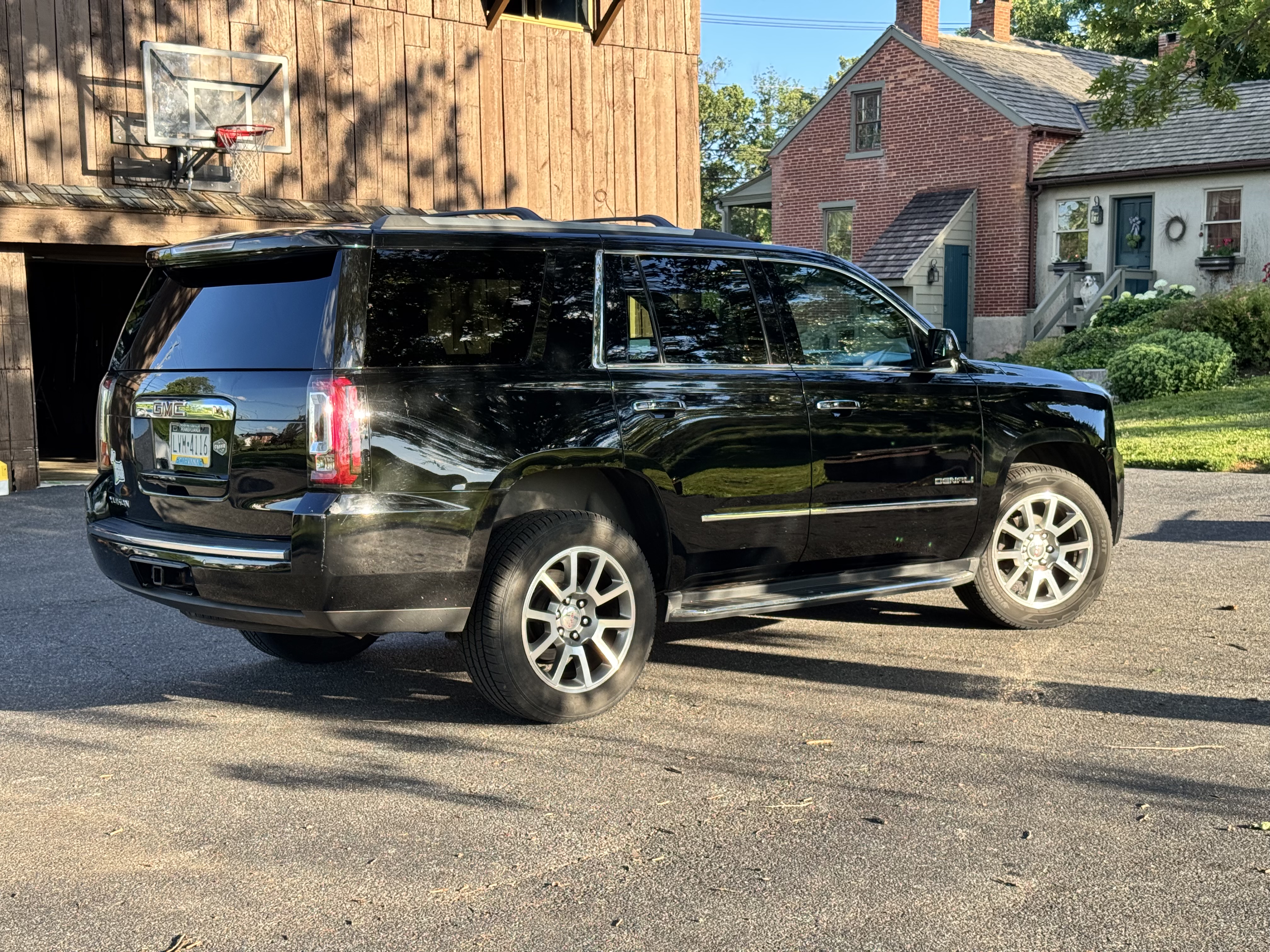 Used 2017 GMC Yukon Denali AWD/4WD image 5