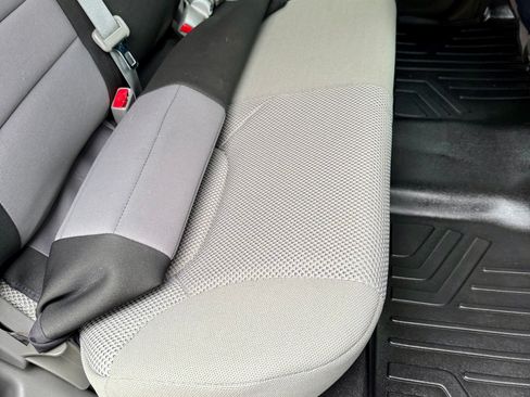 Used 2019 Nissan Frontier SV image 25