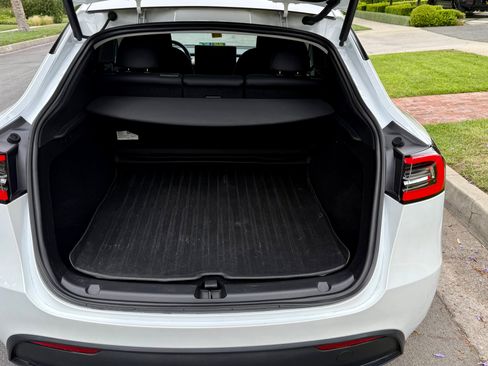 Used 2023 Tesla Model Y Long Range image 5