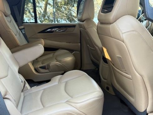 Used 2018 Cadillac Escalade Platinum image 8