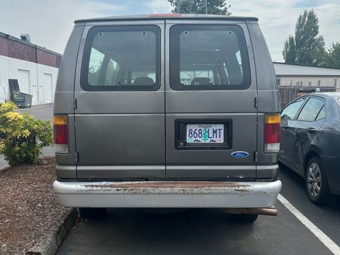 Used 1993 Ford E-350 and Econoline 350 Club Wagon RWD image 6
