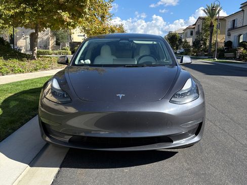 Used 2023 Tesla Model 3 Standard Range image 2