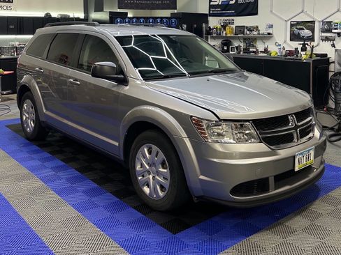 Used 2018 Dodge Journey SE image 1