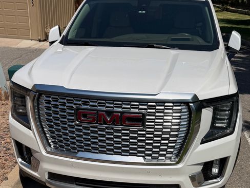 Used 2021 GMC Yukon Denali w/ Denali Premium Package AWD/4WD image 2