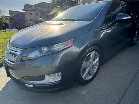 Used 2013 Chevrolet Volt Premium w/ Premium Trim Package image 1