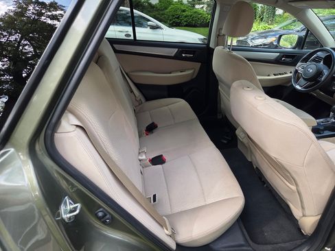 Used 2019 Subaru Outback 2.5i Premium image 9