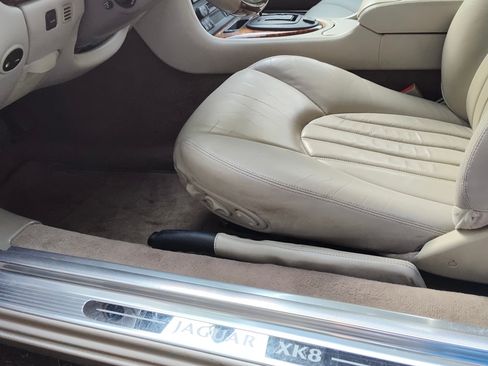 Used 1999 Jaguar XK8 Convertible image 18