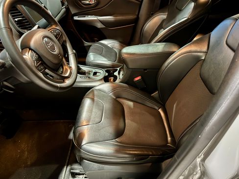 Used 2020 Jeep Cherokee Latitude Plus image 15