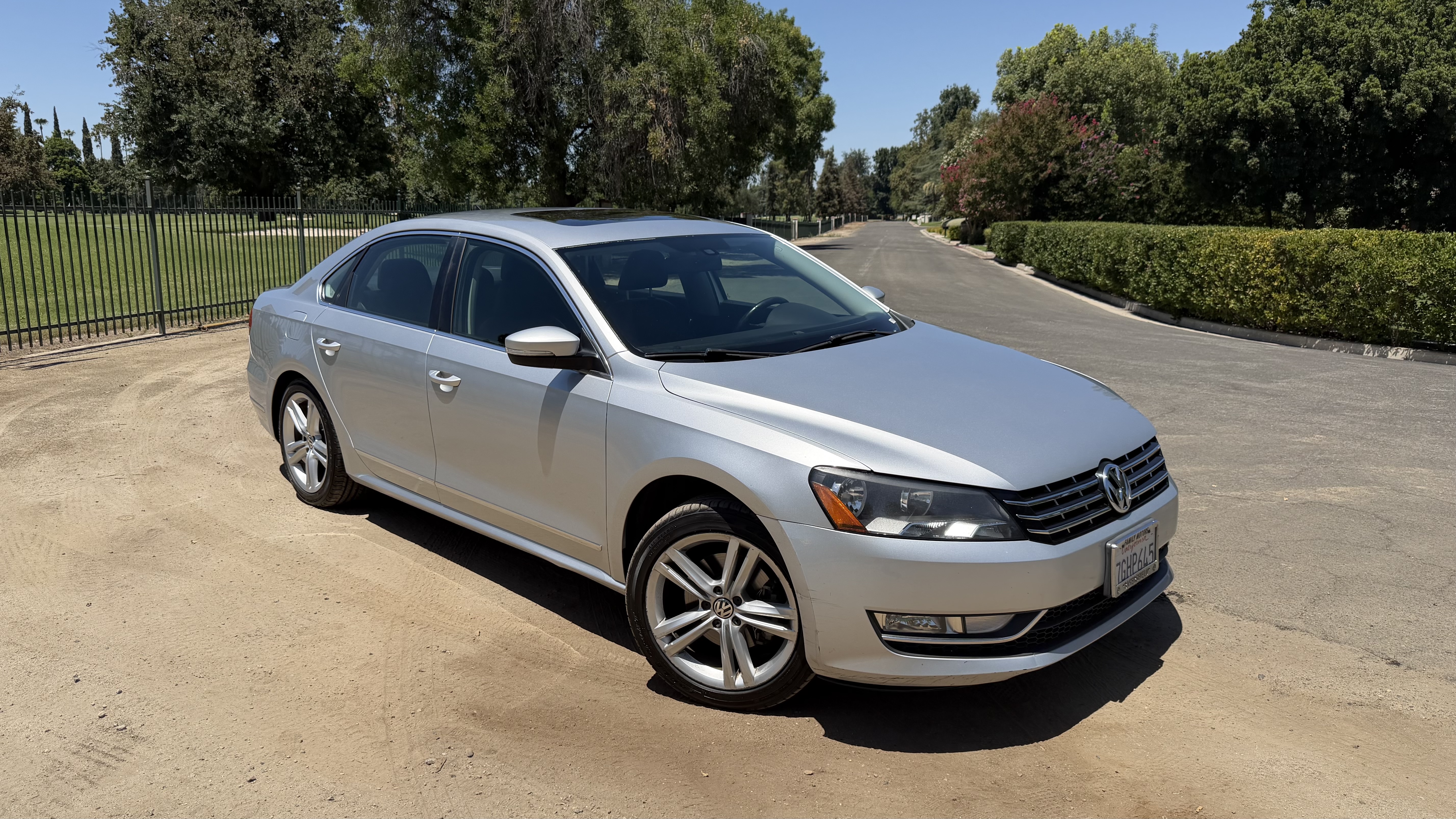 Used 2014 Volkswagen Passat TDI SEL Premium FWD image 5