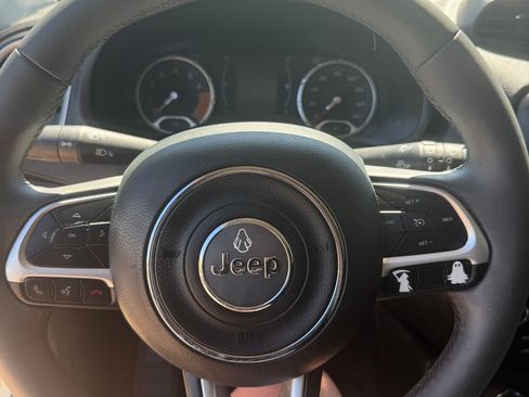 Used 2019 Jeep Renegade Latitude w/ Safety & Security Group II AWD/4WD image 14