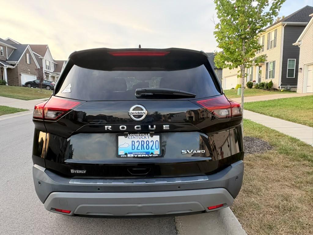 Used 2021 Nissan Rogue SV AWD/4WD image 2