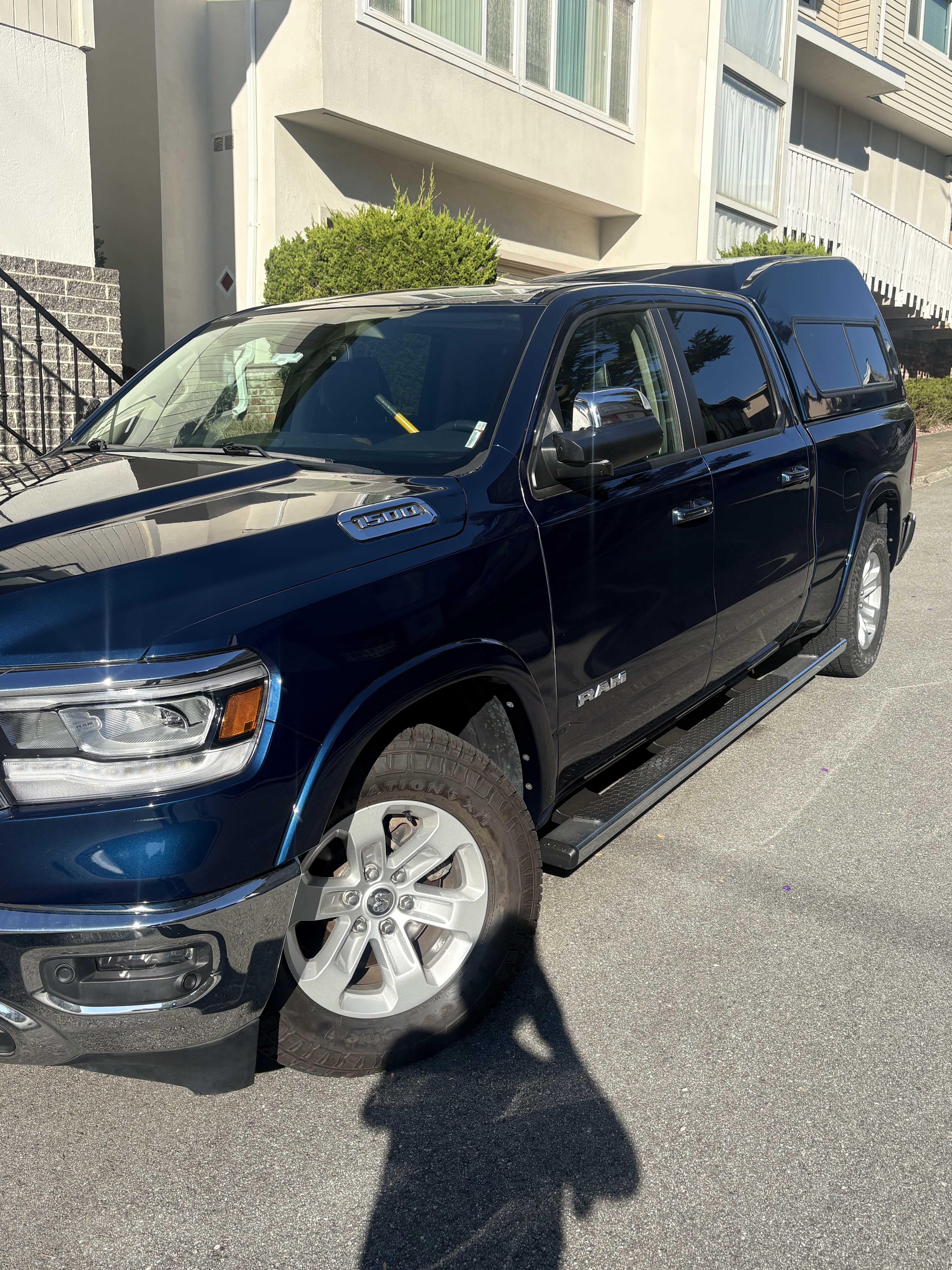 Used 2019 RAM 1500 Laramie AWD/4WD image 1