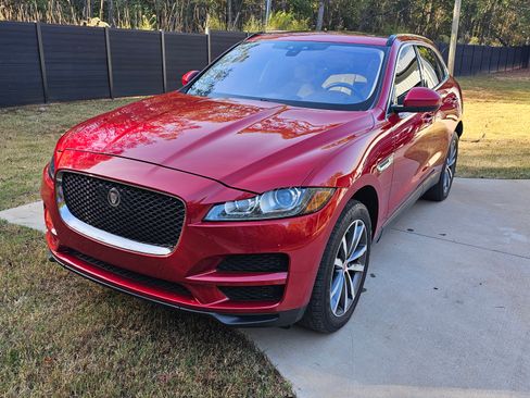 Used 2019 Jaguar F-PACE Prestige image 10