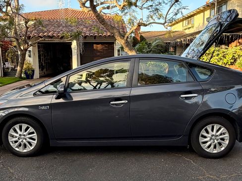 Used 2015 Toyota Prius Prime Advanced image 2