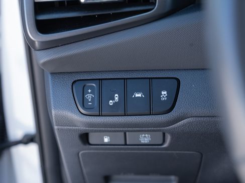 Used 2020 Hyundai Ioniq Limited image 19