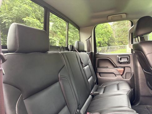 Used 2015 GMC Sierra 1500 SLT w/ SLT Preferred Package RWD image 18