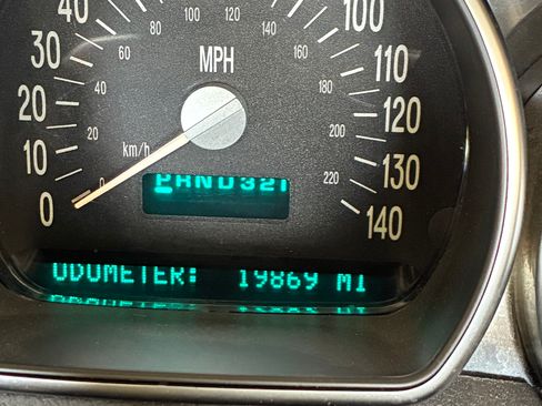 Used 2005 Chevrolet SSR w/ Preferred Equipment Group image 20