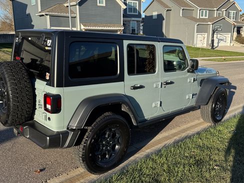 Used 2023 Jeep Wrangler Unlimited w/ Cold Weather Group image 9