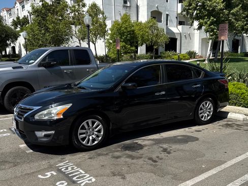 Used 2014 Nissan Altima 2.5 S w/ Display Audio Package image 2