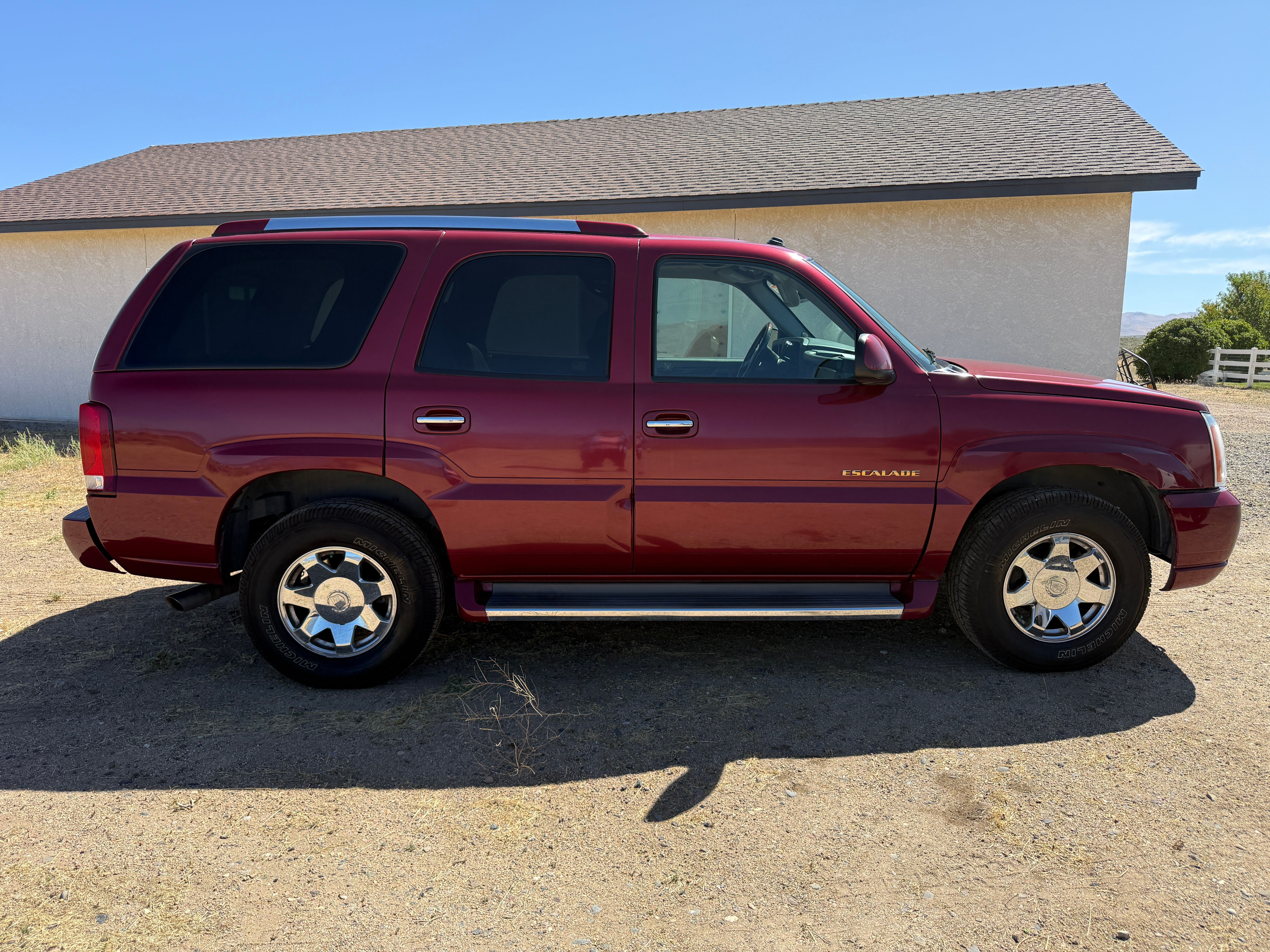 Used 2005 Cadillac Escalade AWD image 2