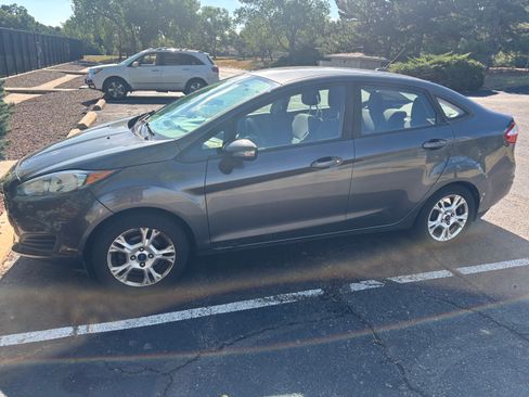 Used 2016 Ford Fiesta SE w/ Cold Weather Package FWD image 1