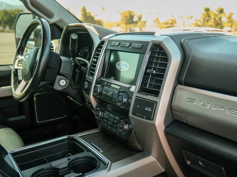 Used 2020 Ford F250 Lariat w/ Lariat Value Package AWD/4WD image 14