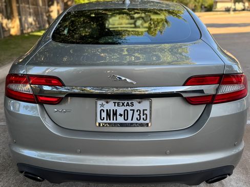 Used 2013 Jaguar XF image 9