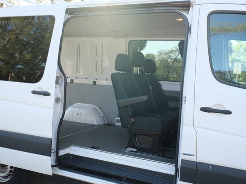 Used 2016 Mercedes-Benz Sprinter 2500 image 19