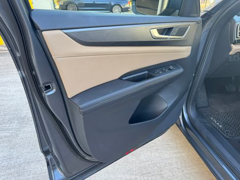 Used 2024 Volkswagen Atlas Cross Sport SE image 11