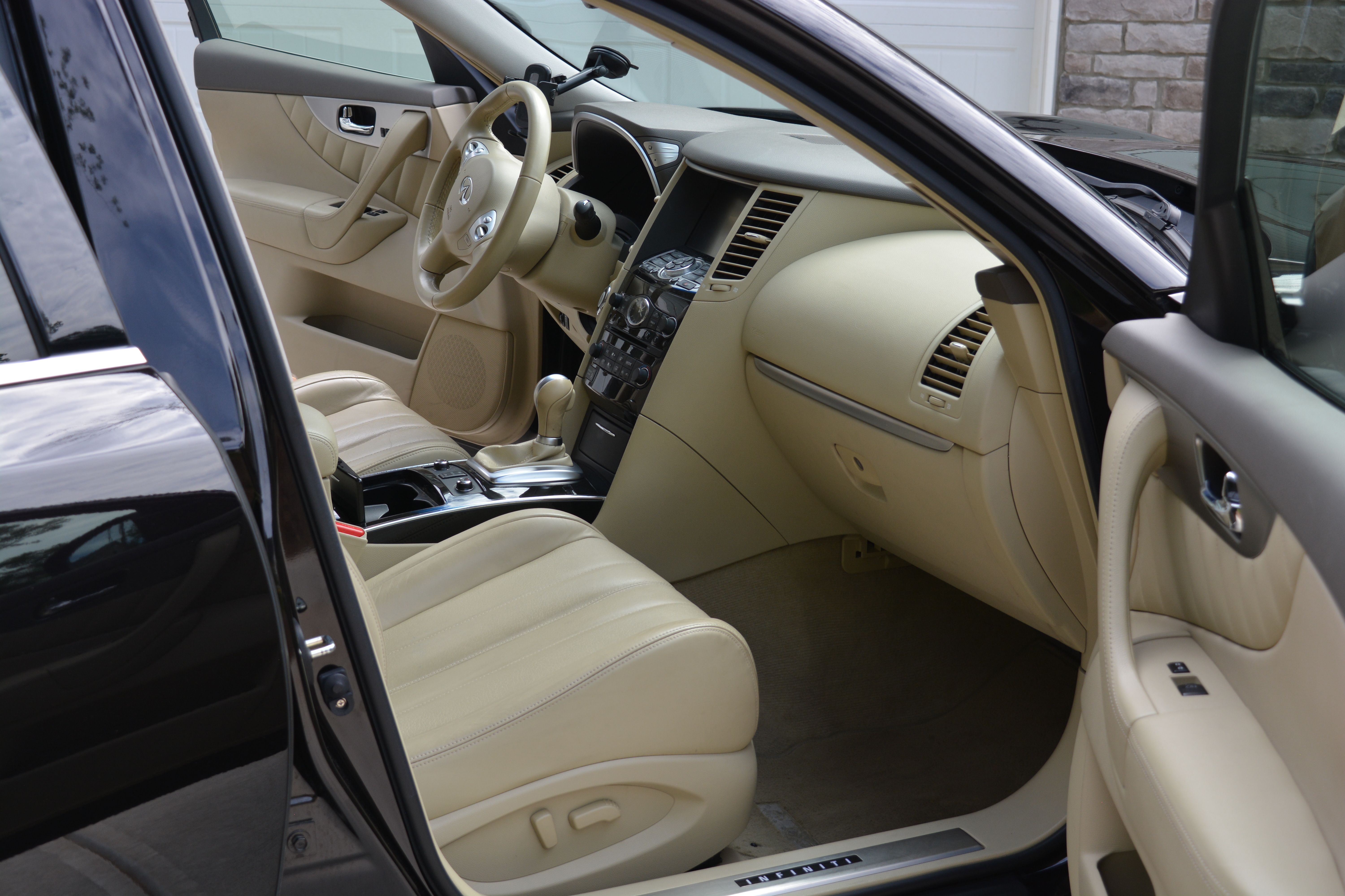 Used 2014 INFINITI QX70 AWD w/ Premium Package image 12