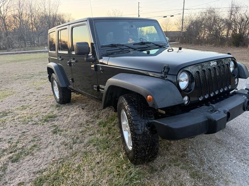 Used 2018 Jeep Wrangler Unlimited Sport S image 2