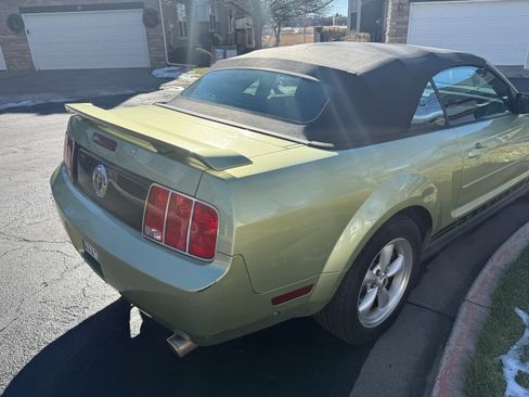 Used 2005 Ford Mustang Deluxe Convertible image 8