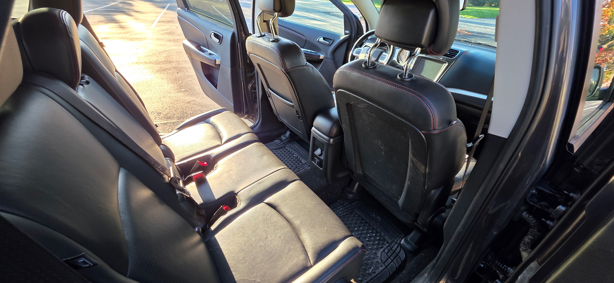 Used 2015 Dodge Journey R/T w/ Flexible Seating Group FWD image 11