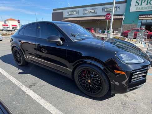 Used 2025 Porsche Cayenne S image 4