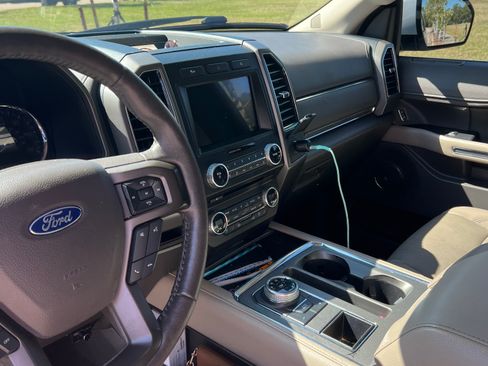 Used 2018 Ford Expedition XLT w/ Equipment Group 202A image 10