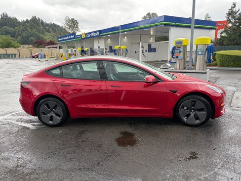 Used 2023 Tesla Model 3 Standard Range RWD image 4