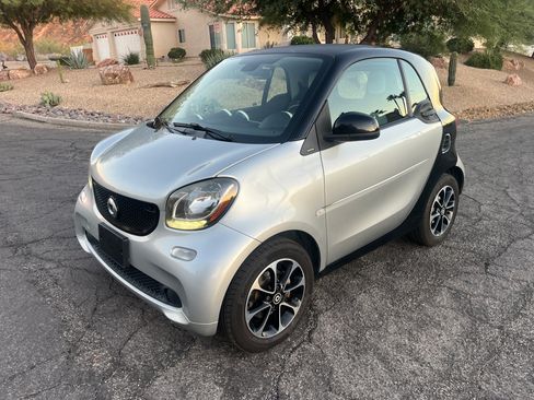 Used 2016 smart fortwo passion image 4