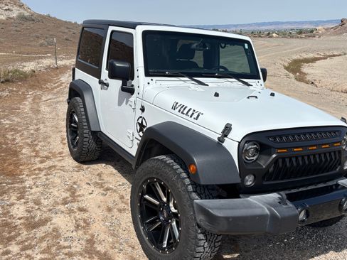 Used 2016 Jeep Wrangler Sport AWD/4WD image 6