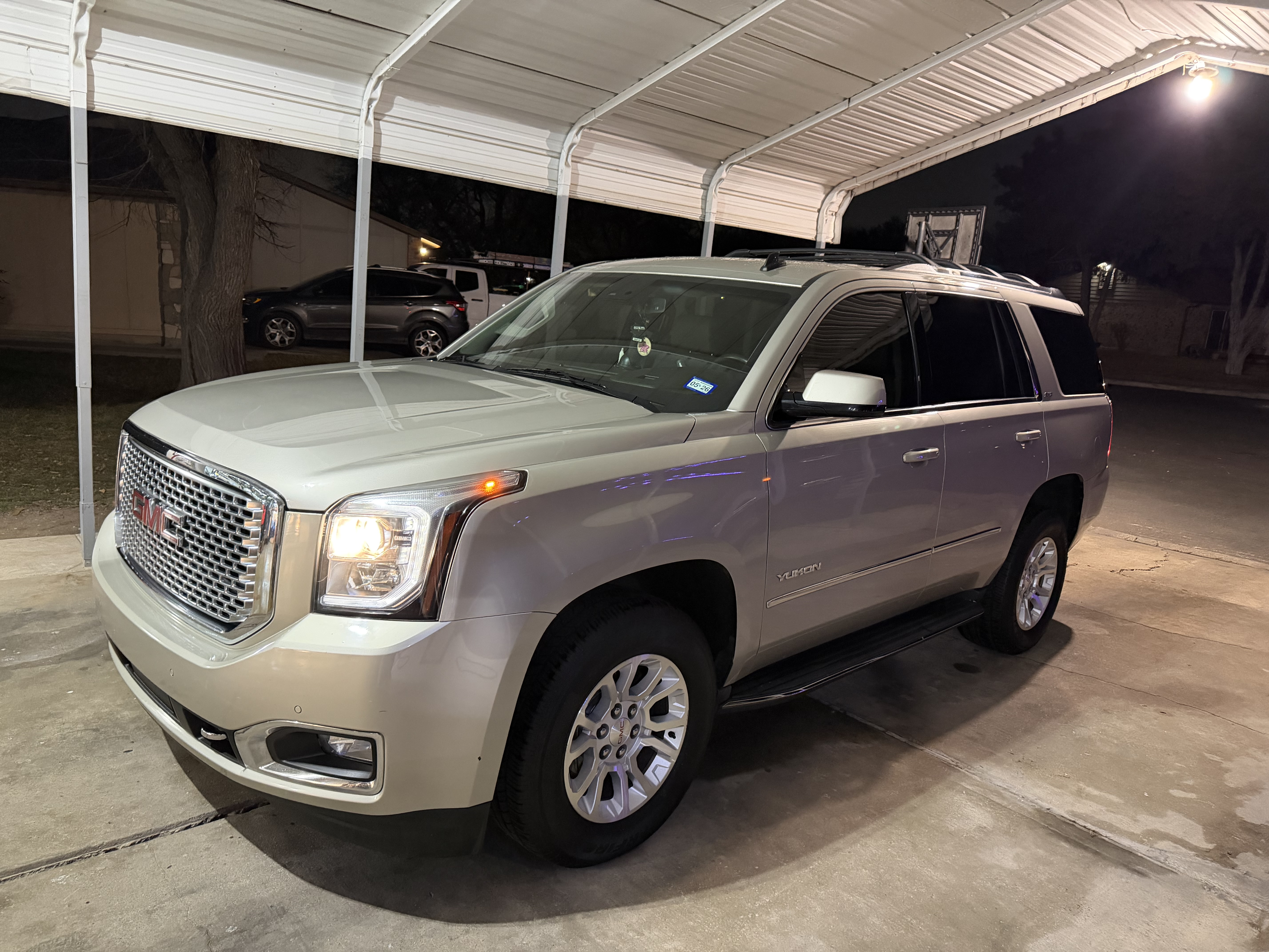 Used 2015 GMC Yukon SLT AWD/4WD image 1
