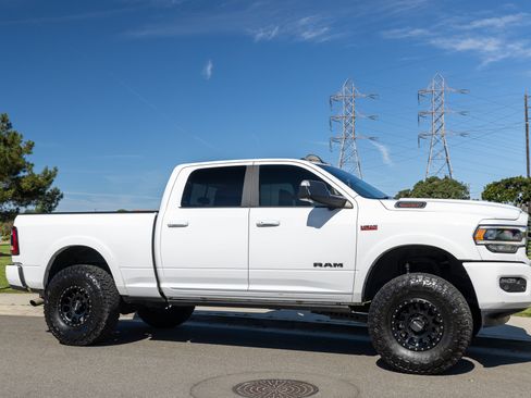 Used 2021 RAM 2500 Laramie w/ Night Edition image 14