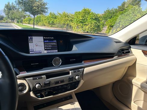 Used 2014 Lexus ES 350 w/ Premium Package FWD image 14