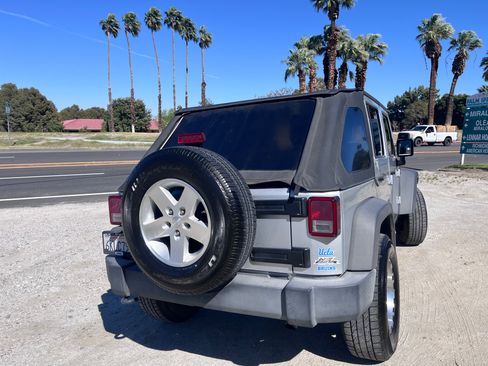 Used 2009 Jeep Wrangler Unlimited X image 9