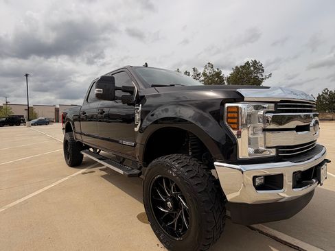 Used 2019 Ford F250 Lariat w/ Lariat Ultimate Package image 2