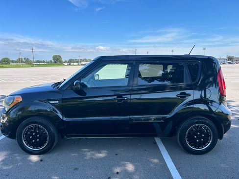 Used 2013 Kia Soul FWD image 2