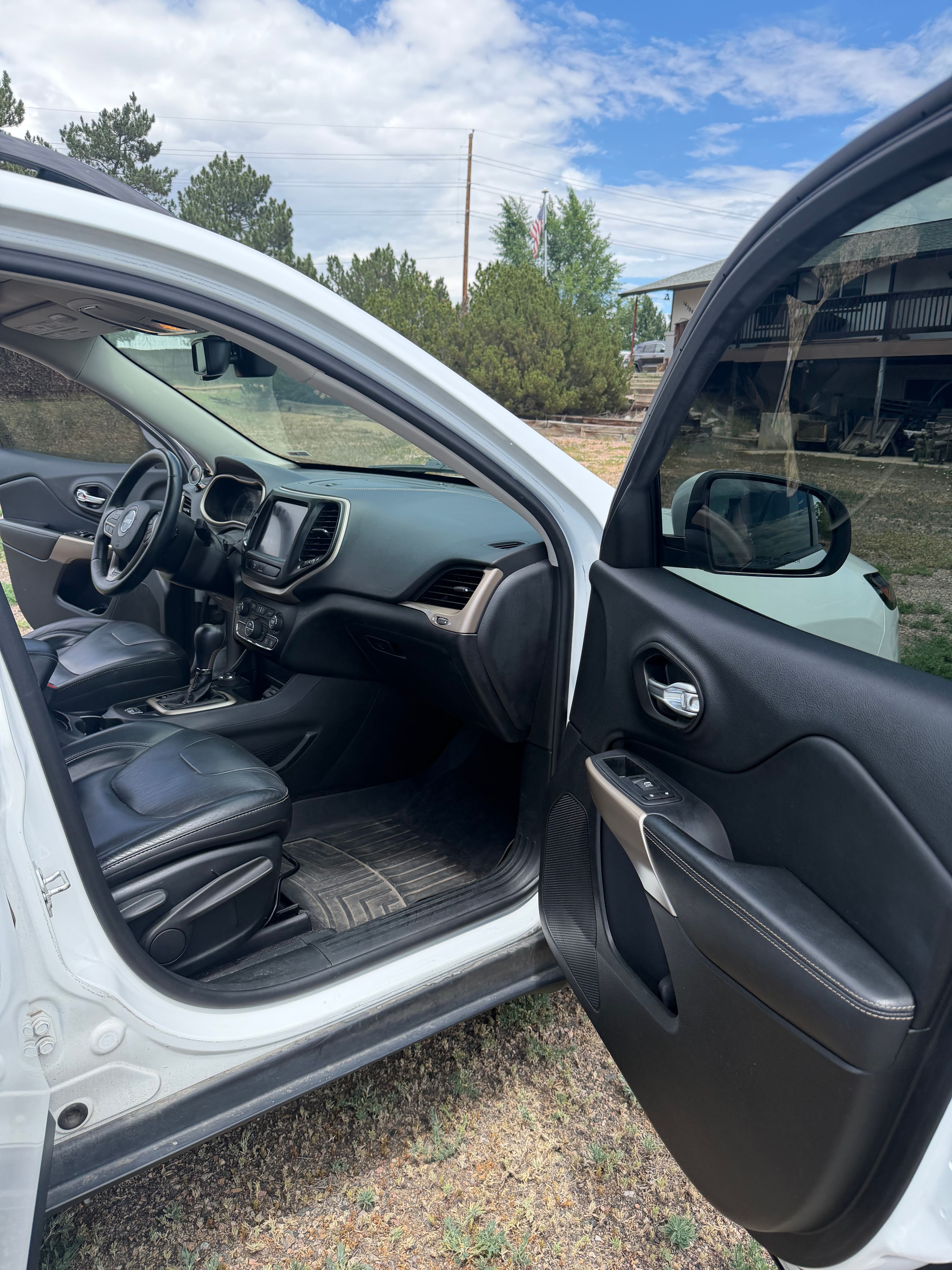 Used 2017 Jeep Cherokee High Altitude AWD/4WD image 11