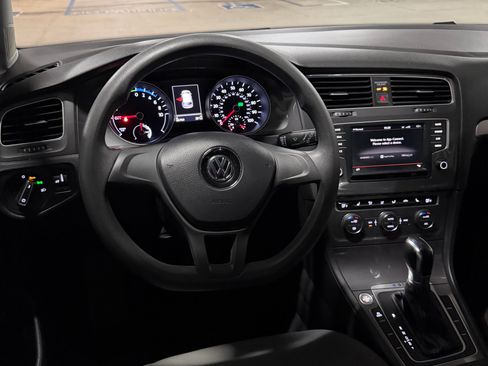 Used 2016 Volkswagen e-Golf SE image 15