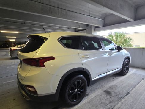 Used 2019 Hyundai Santa Fe SE image 10