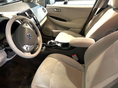 Used 2015 Nissan Leaf SV w/ LED & Quick Charge Package image 10