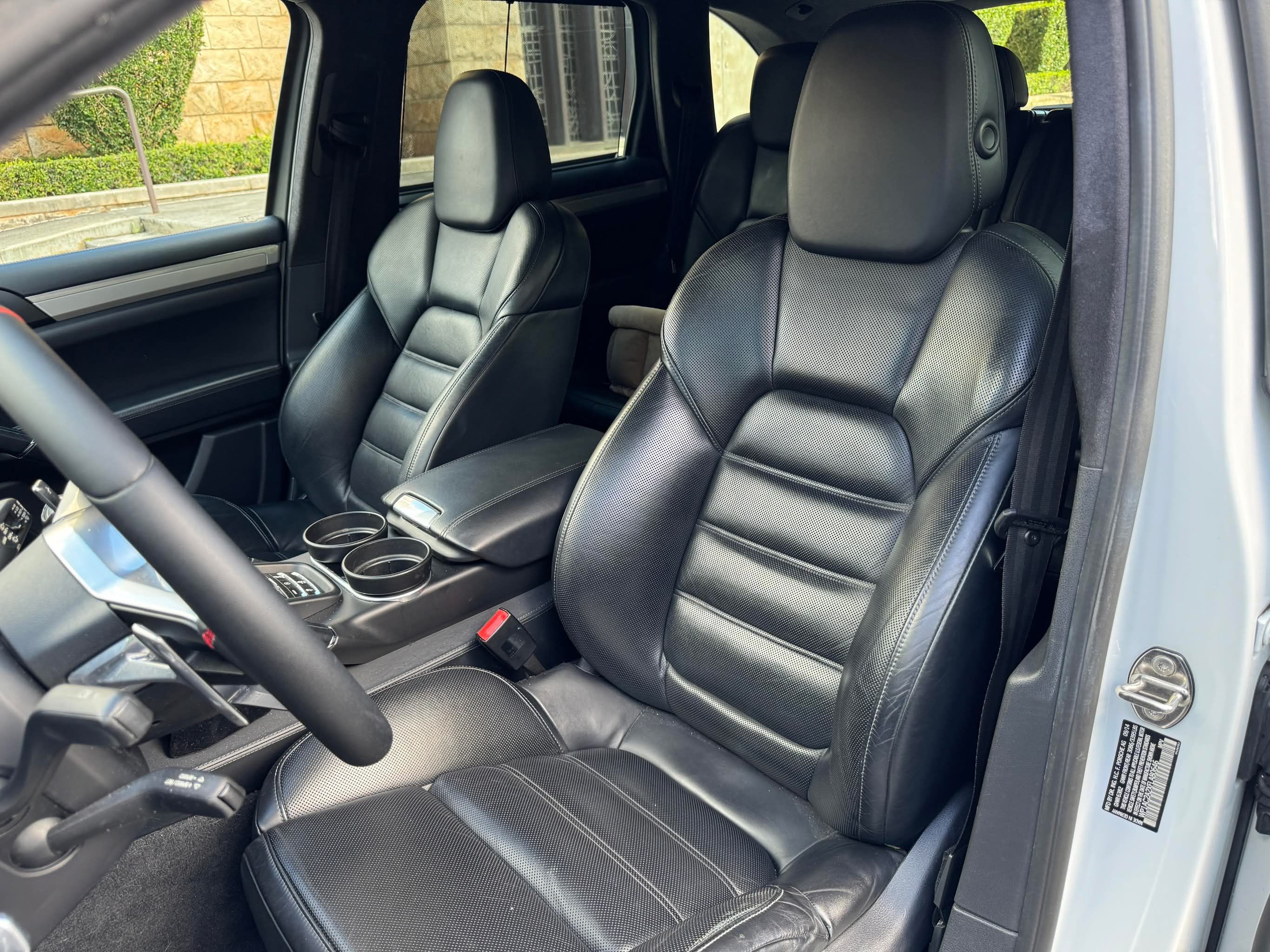 Used 2015 Porsche Cayenne Turbo AWD/4WD image 5